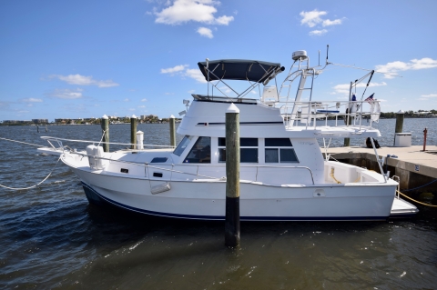 New Listing - 1999 Mainship 390