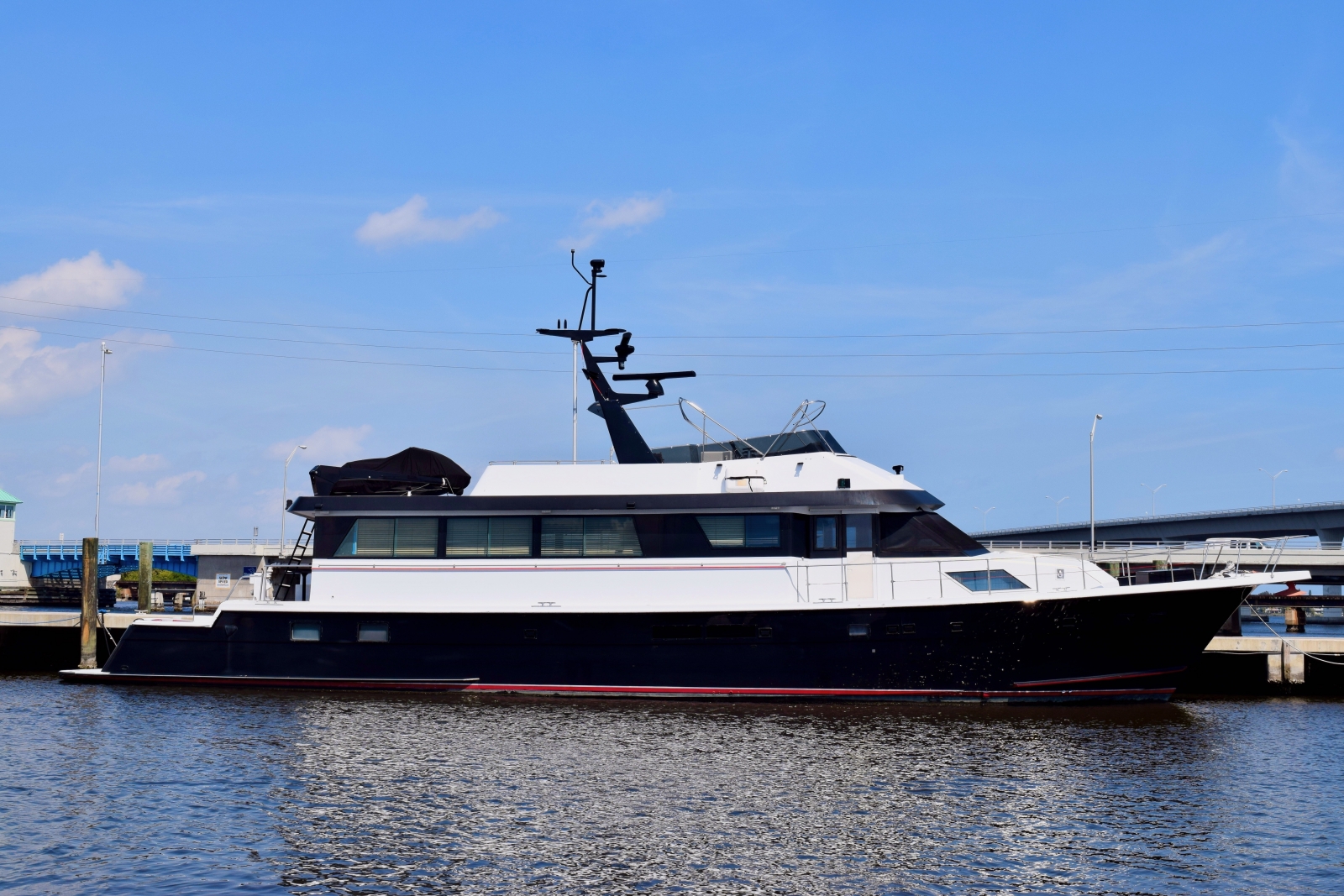 1989 Hatteras 78 Pilothouse