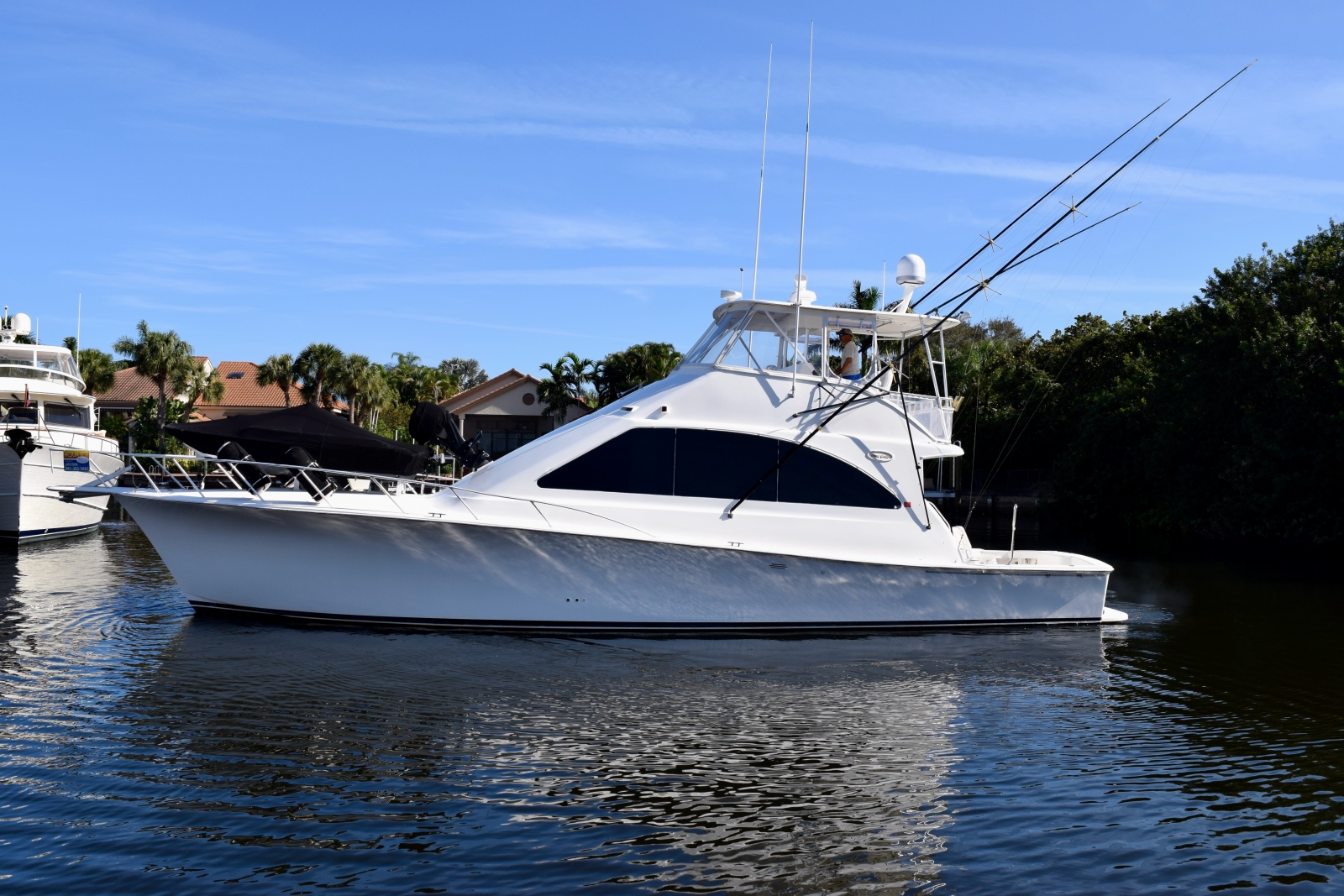 2001 Ocean Yachts 52 Super Sport side shot