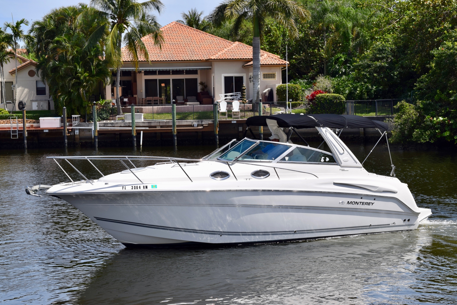 2006 Monterey 282 on the water in marina