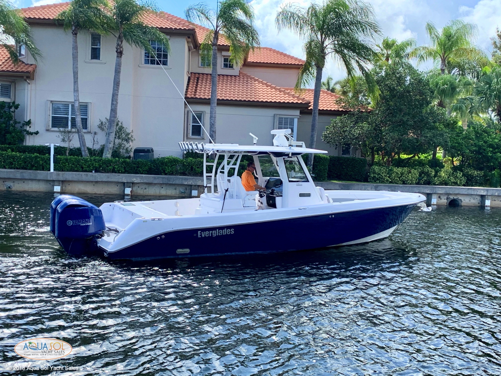 2019 Everglades 335CC